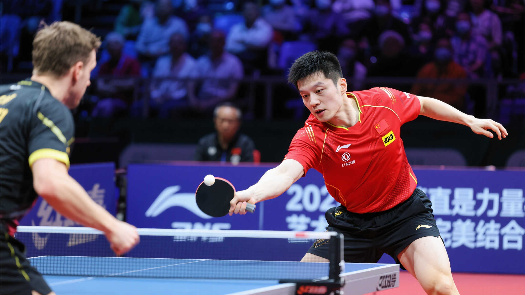 名年轻的中 名年轻的中